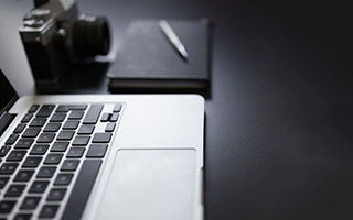 开云下载-切特·霍姆格伦，盐湖城的寂静与俄城新神的诞生