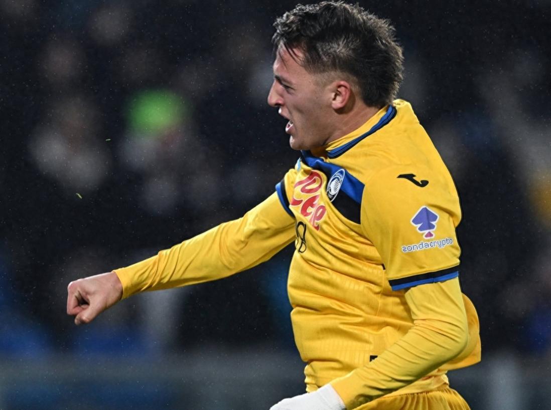 开云体育下载-尤文图斯客场逆转，小组第一晋级