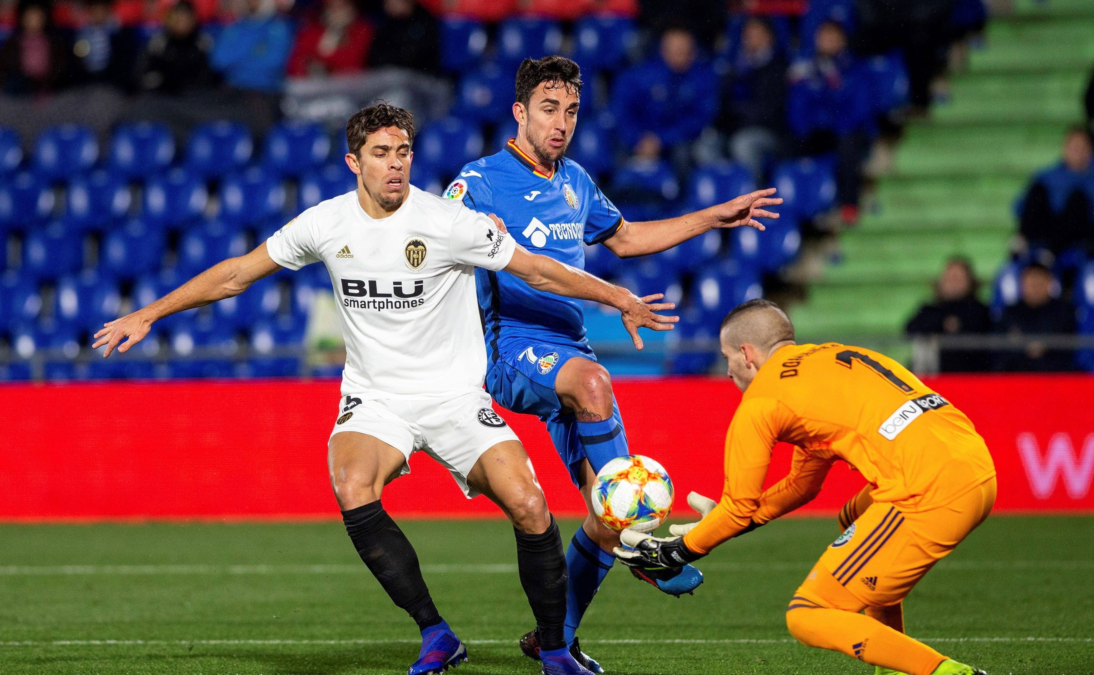 开云体育入口-西甲联赛上演精彩绝伦，角逐激烈