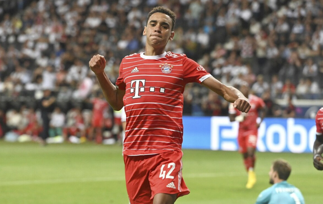 包含法兰克福球员在比赛中表现抢眼，荣膺MVP的词条