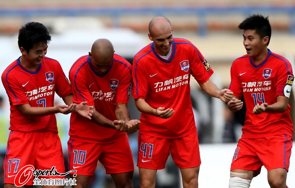 包含重庆力帆主场失利，连续多场比赛未尝胜绩的词条