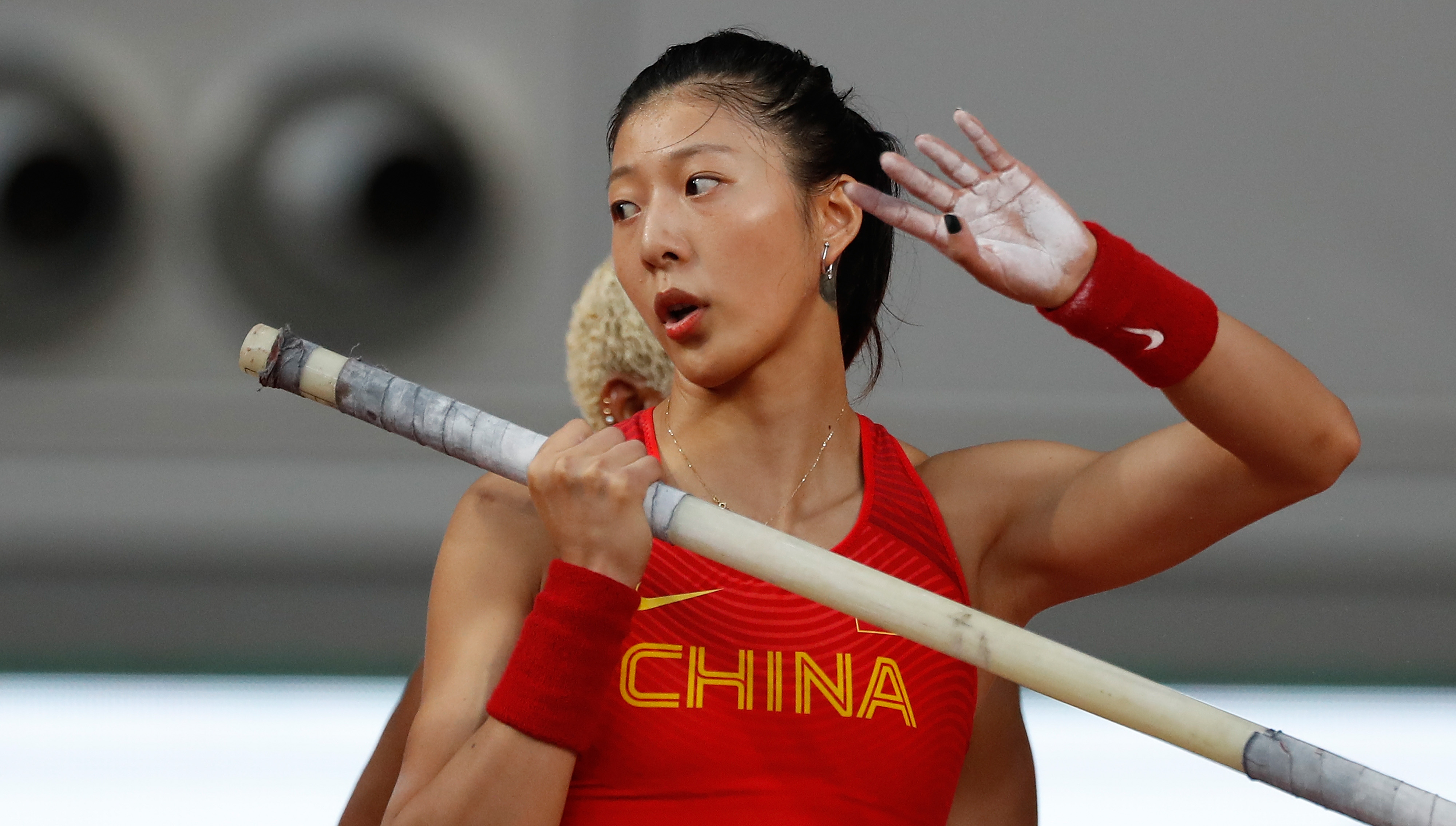 包含塞尔维亚田径好手在撑杆跳项目中实现突破的词条