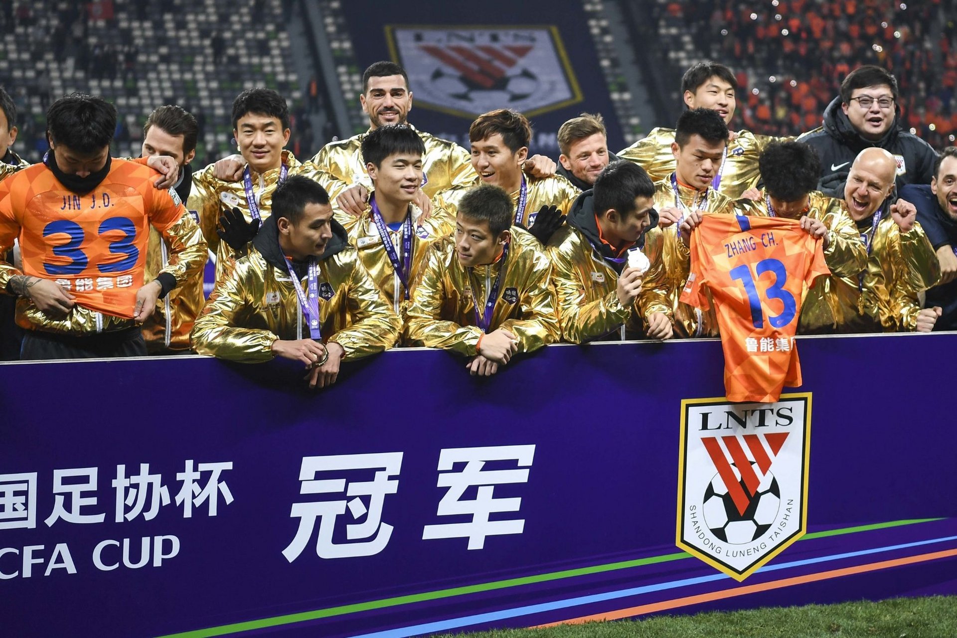 开云体育官方网站-上港成功卫冕冠军，江苏苏宁跻身前四的简单介绍