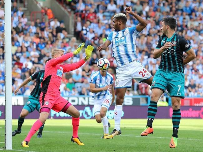 关于热刺客场逆转哈德斯菲尔德，延续不败战绩的信息