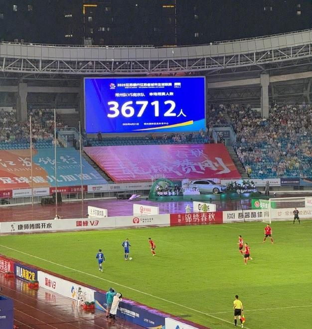 强强对话！国内足球职业赛场精彩绽放的简单介绍