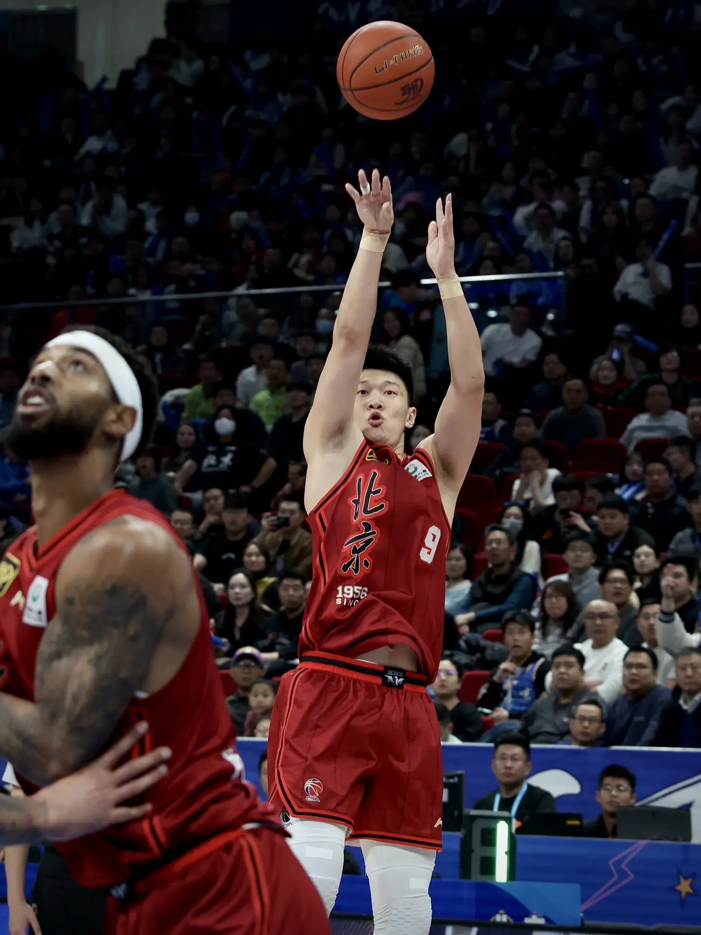 京沪对决，上海男篮惊险逆转北京队的简单介绍