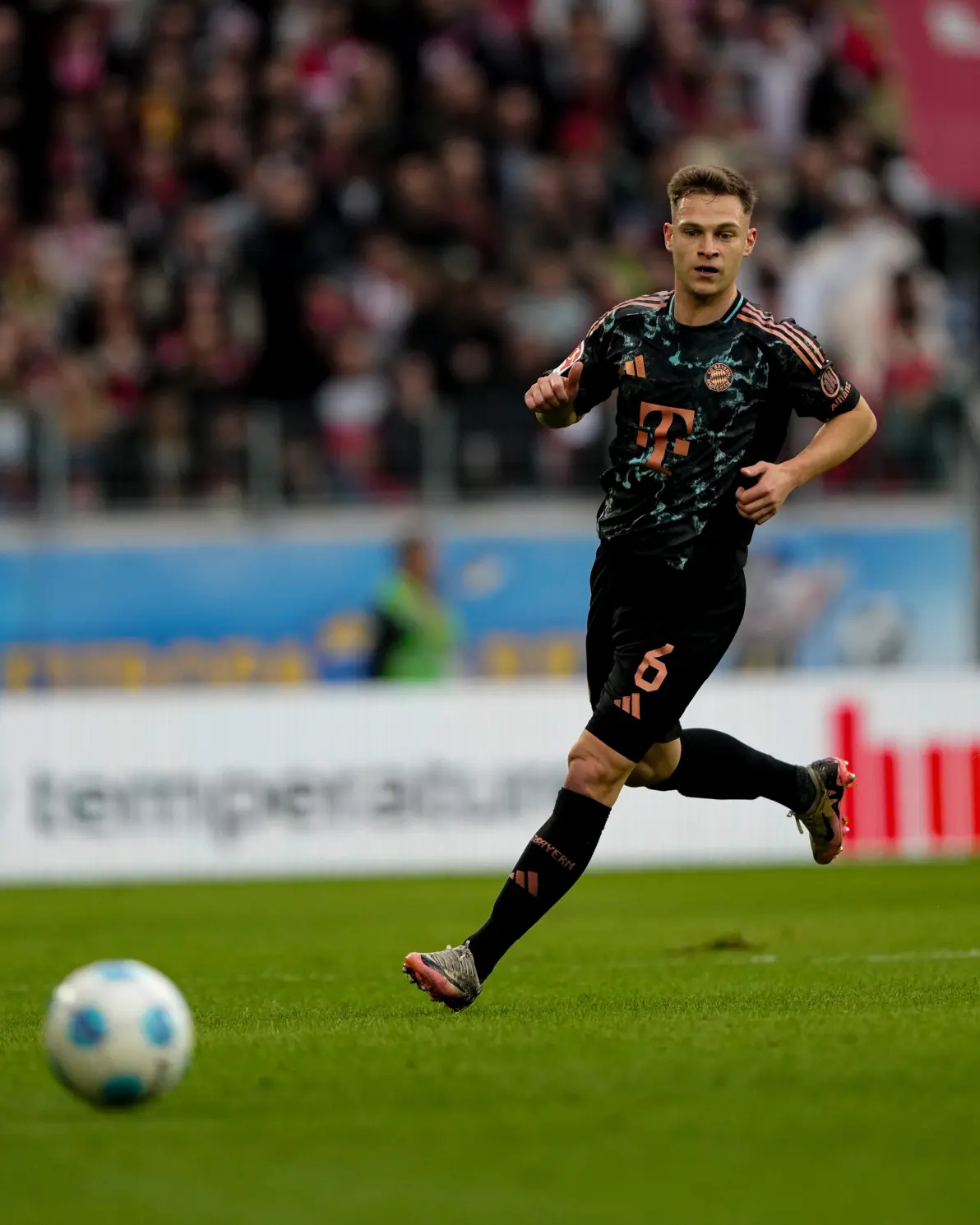 弗赖堡防守不利，客场遭遇大比分失利