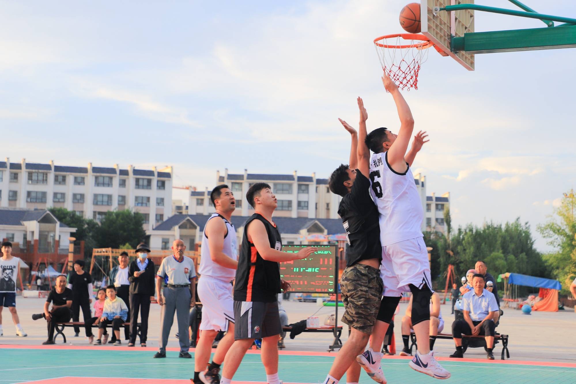 开云官网-精彩纷呈的比赛场面给球迷留下深刻印象