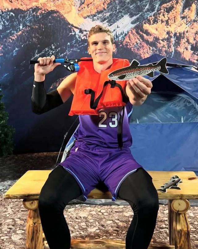 开云体育-爵士连胜对手，握住东部榜首位置的简单介绍