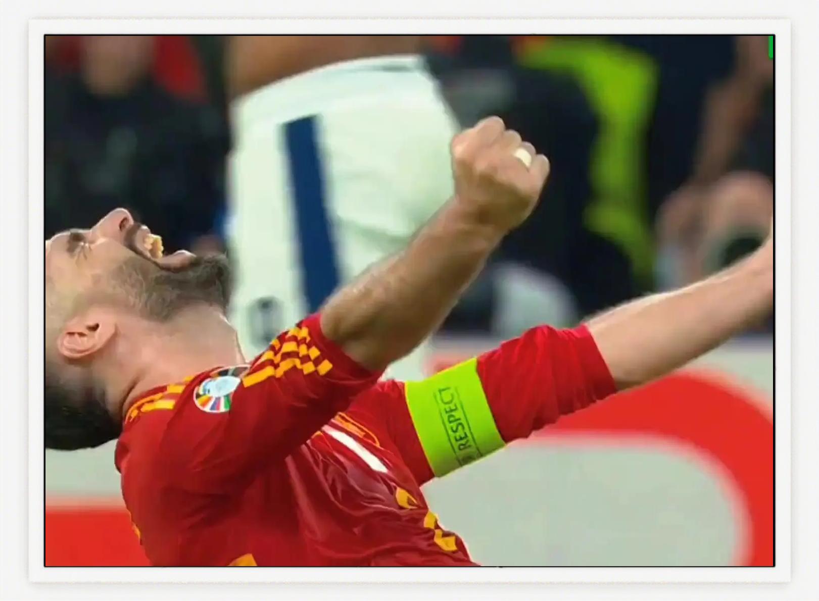 西班牙队球员送出助攻，晋级欧洲杯