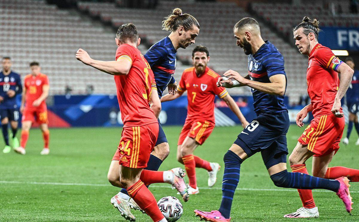 比利时客场战胜英国，坐稳小组第一的简单介绍