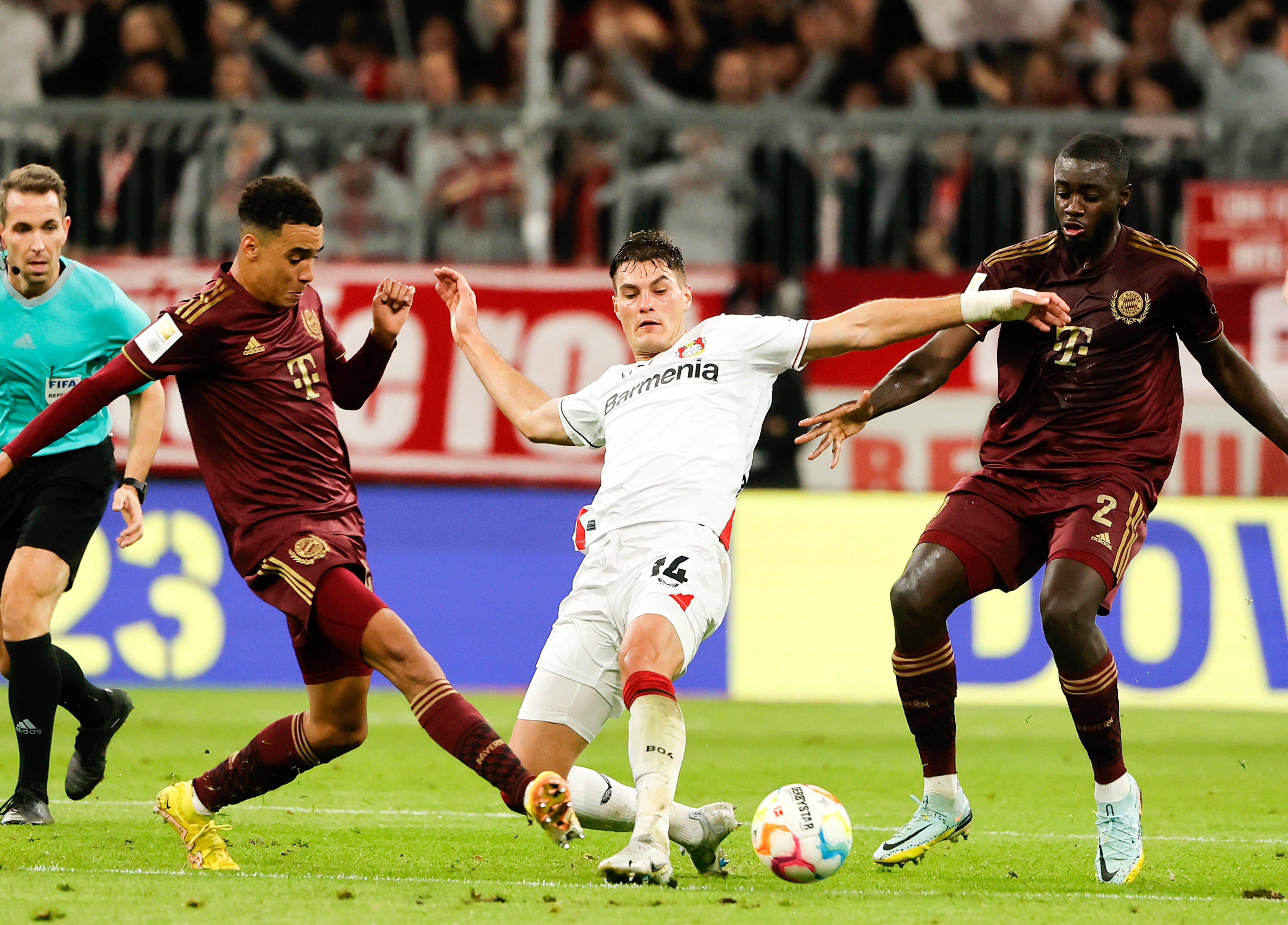 开云体育中国-关于拜仁慕尼黑在欧冠比赛中上演惊险逆袭的信息