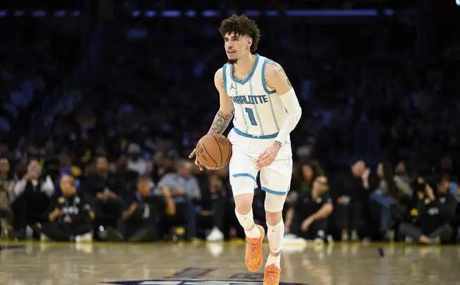 开云下载-黄蜂队新赛季表现出色，球队士气高涨的简单介绍