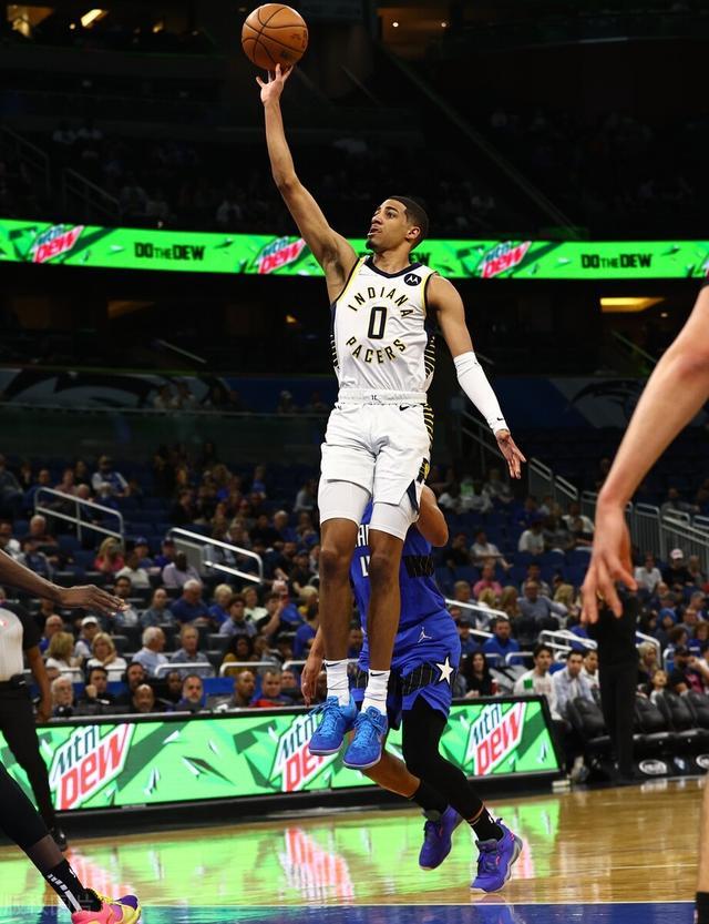 雄鹿主场大胜黄蜂，东部第一位置稳固