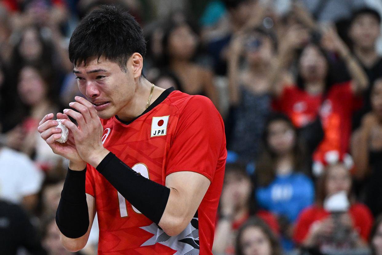 东京举行排球比赛，国家队表现历史性