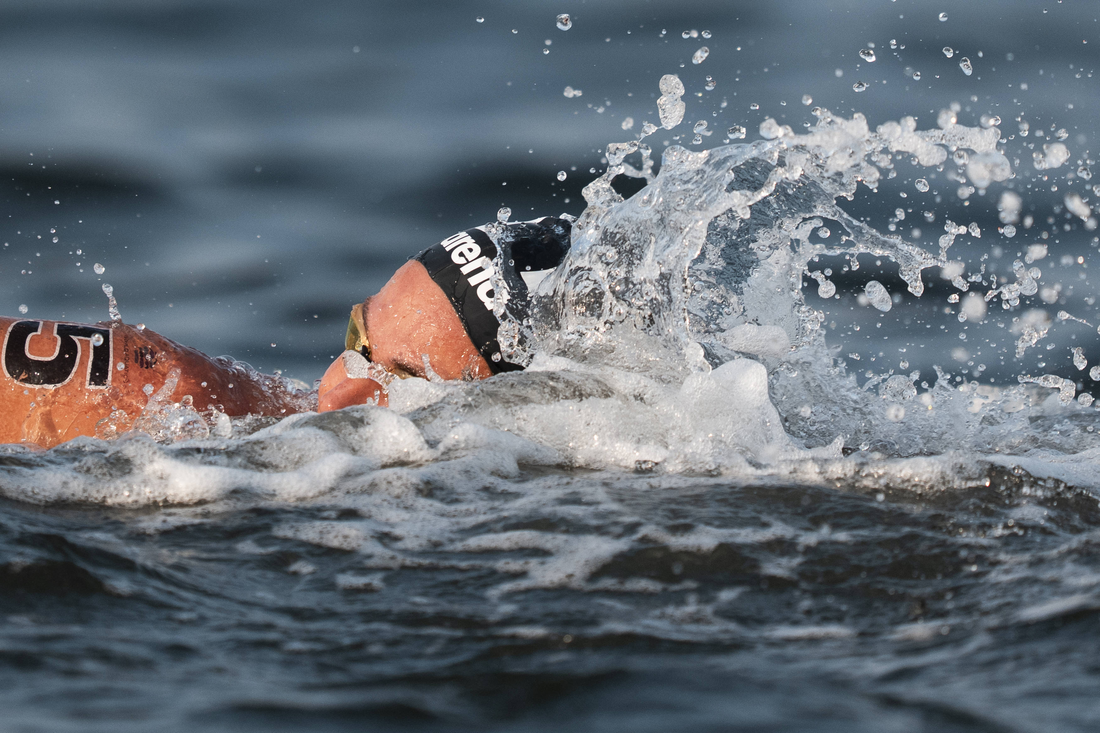 游泳赛事精彩瞬间盘点，年度回顾震撼登场
