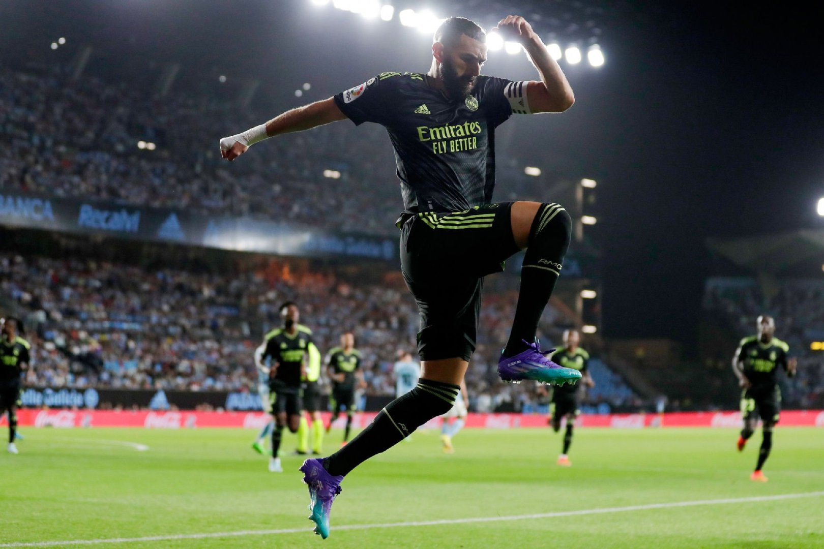 马赛逆转曼城，本泽马高光表现的简单介绍