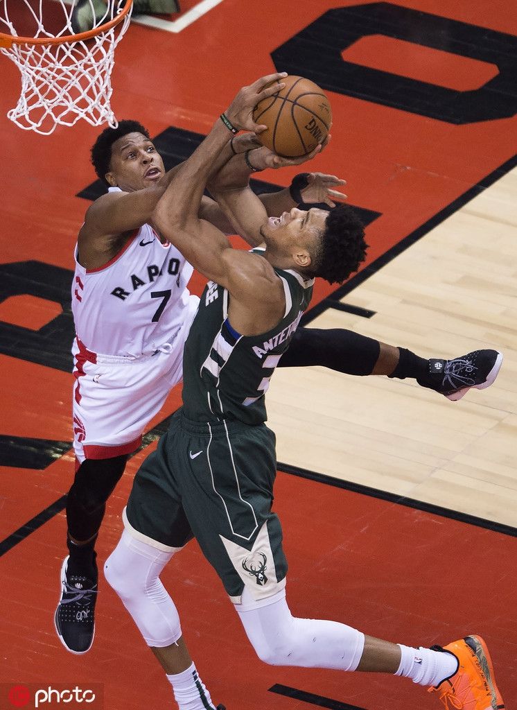 雄鹿翻盘公牛，范弗利特点燃赛场